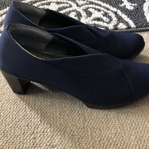 Naot navy blue heeled shoes . Size 39 (size 8)